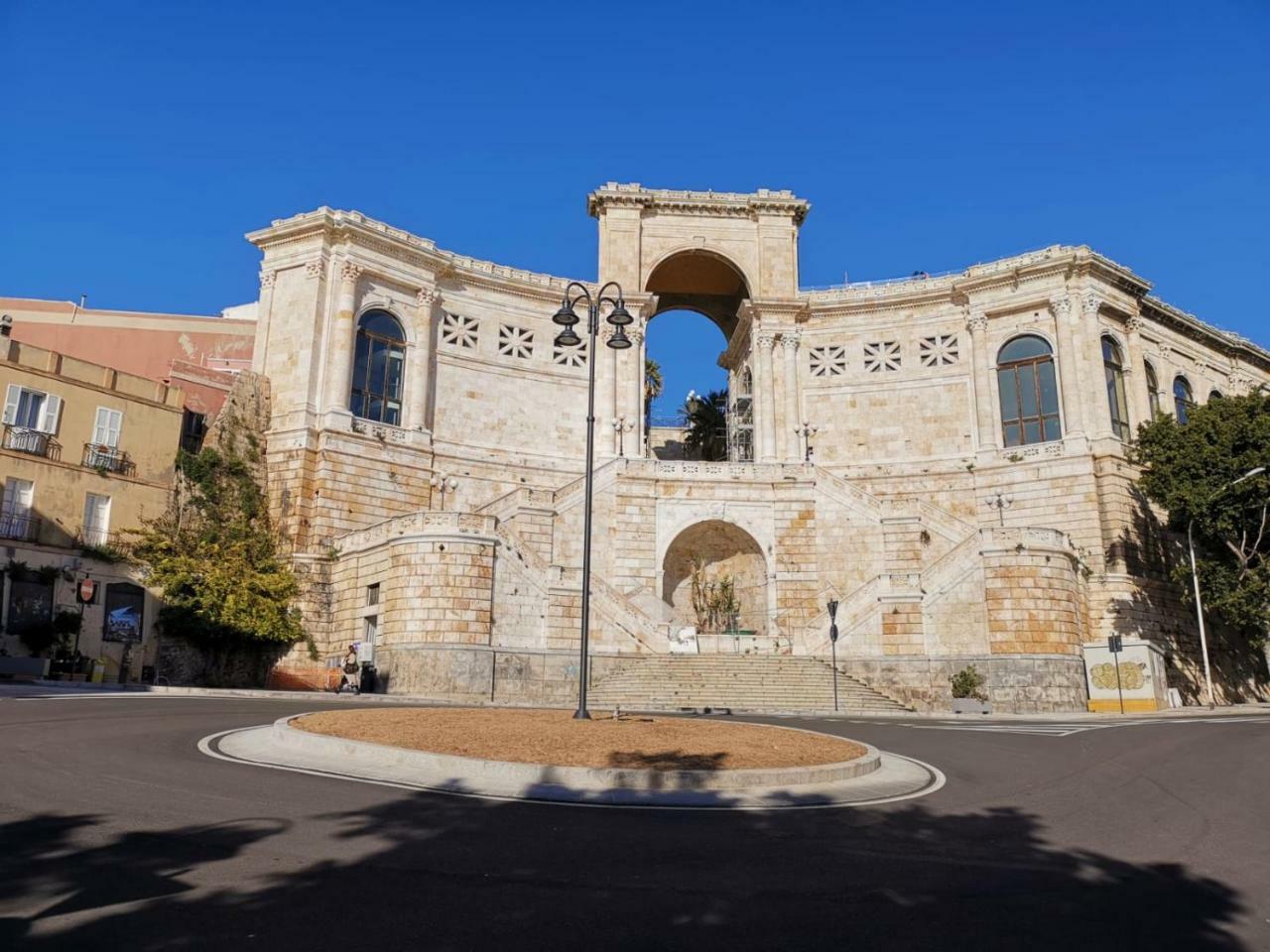 Suitesgaribaldi Cagliari Exteriör bild